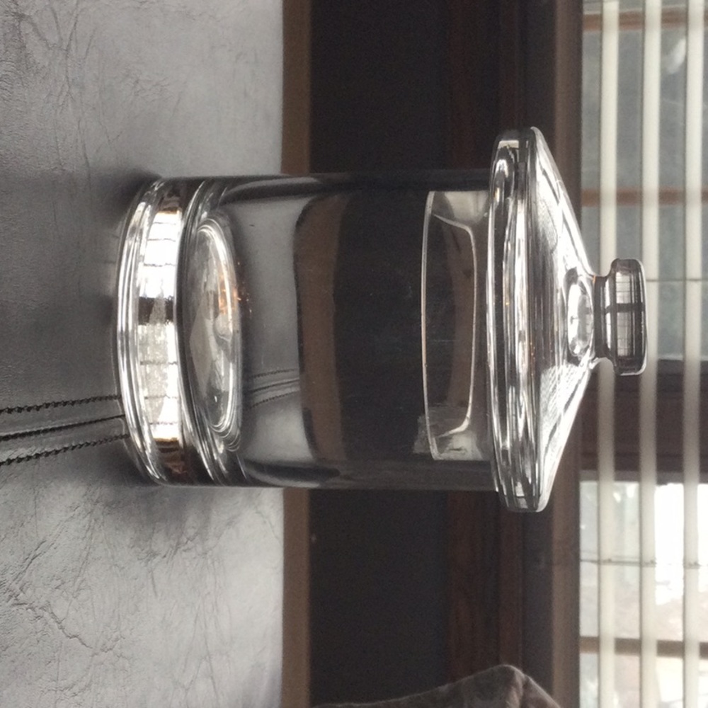Glass jar